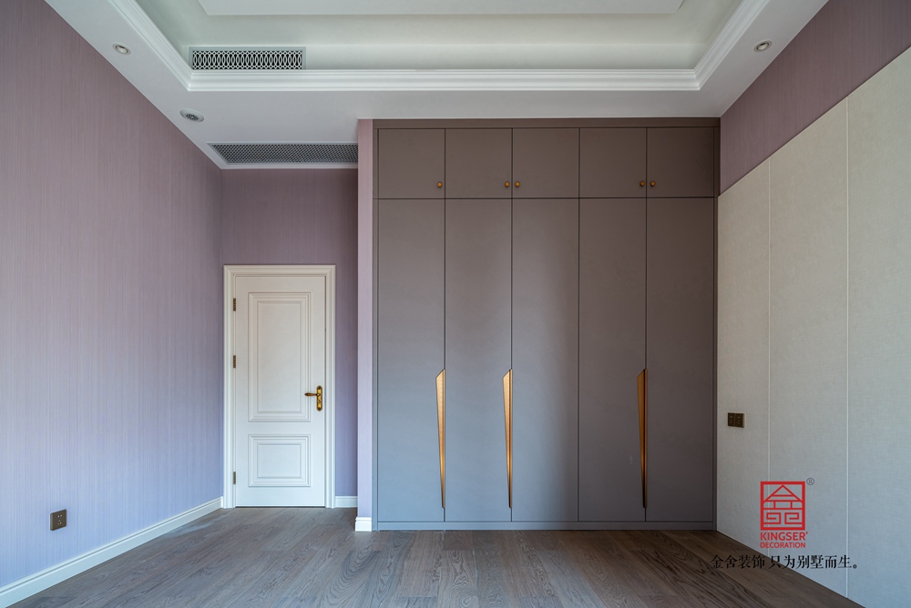 玫瑰灣躍層裝修現場主材安裝