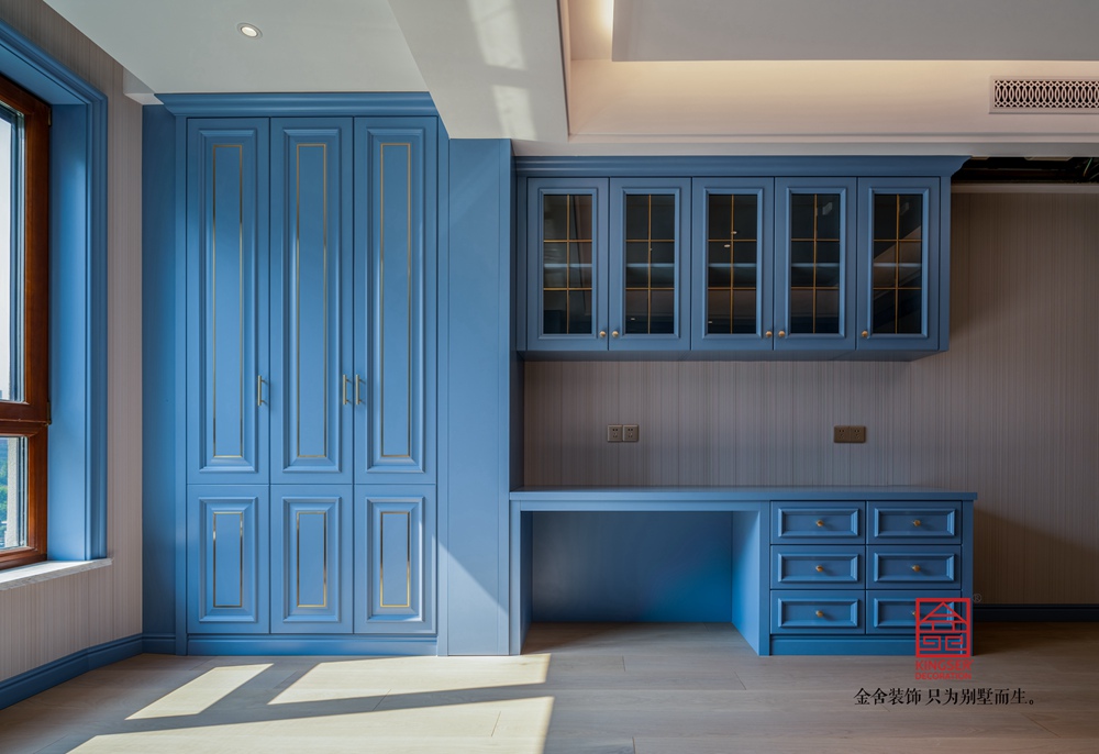 玫瑰灣躍層裝修現場主材安裝